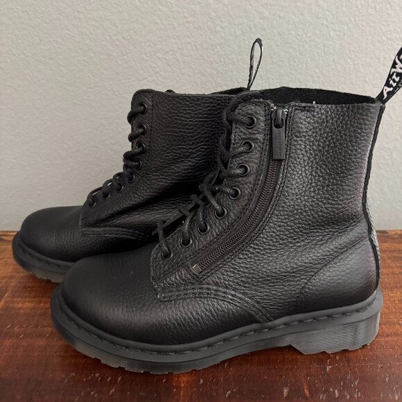 Dr. Martens Women's 1460 Pascal lace up w/ zipper & pebbled leather - Picture 1 of 8